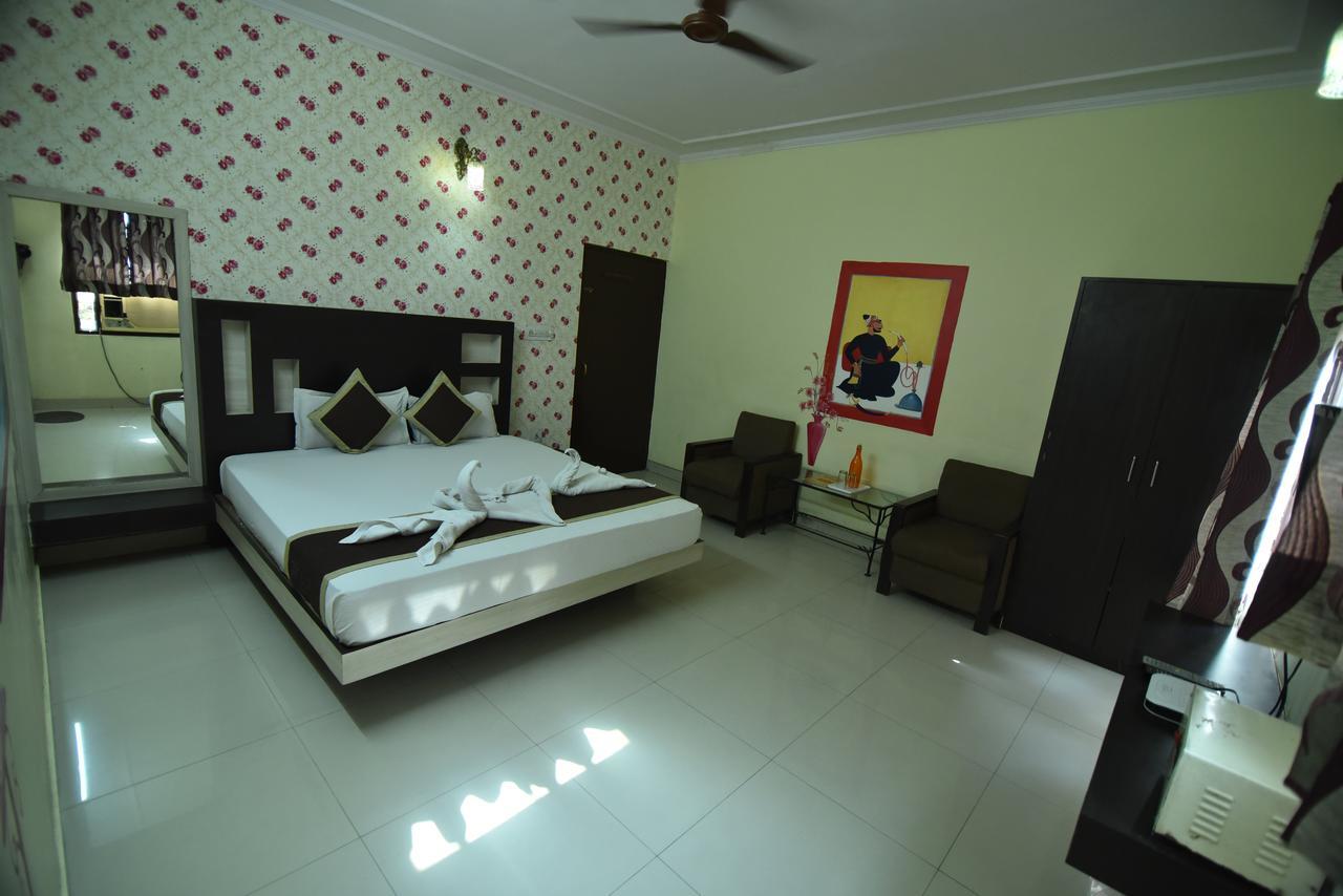Hotel Vaishnavi Jaipur Bagian luar foto